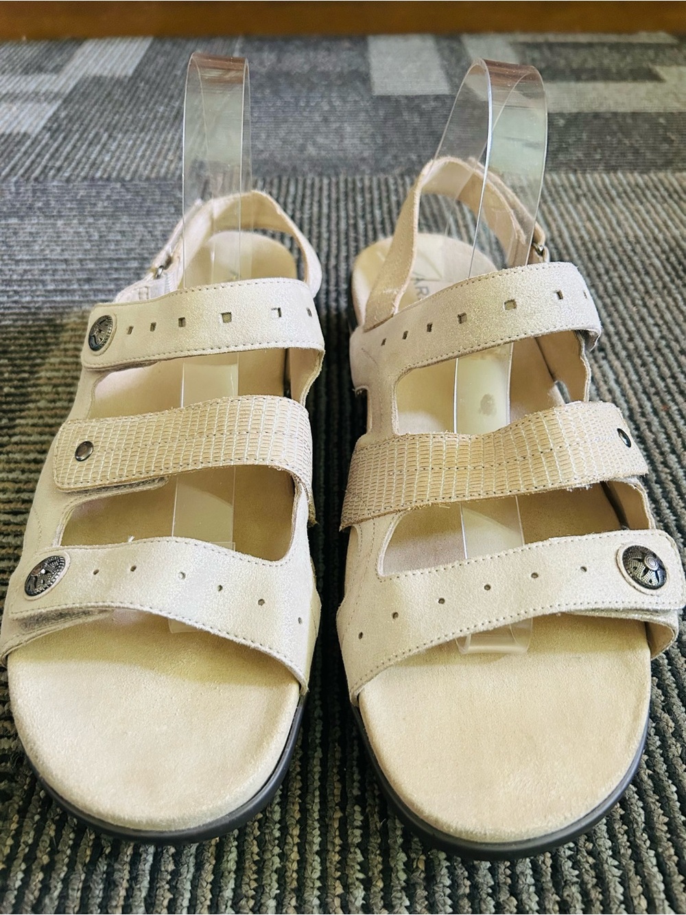 Aravon Beige Metallic Sand Power Comfort 3 Strap Adjustable Sandals 12 D WIDE - Picture 2 of 11